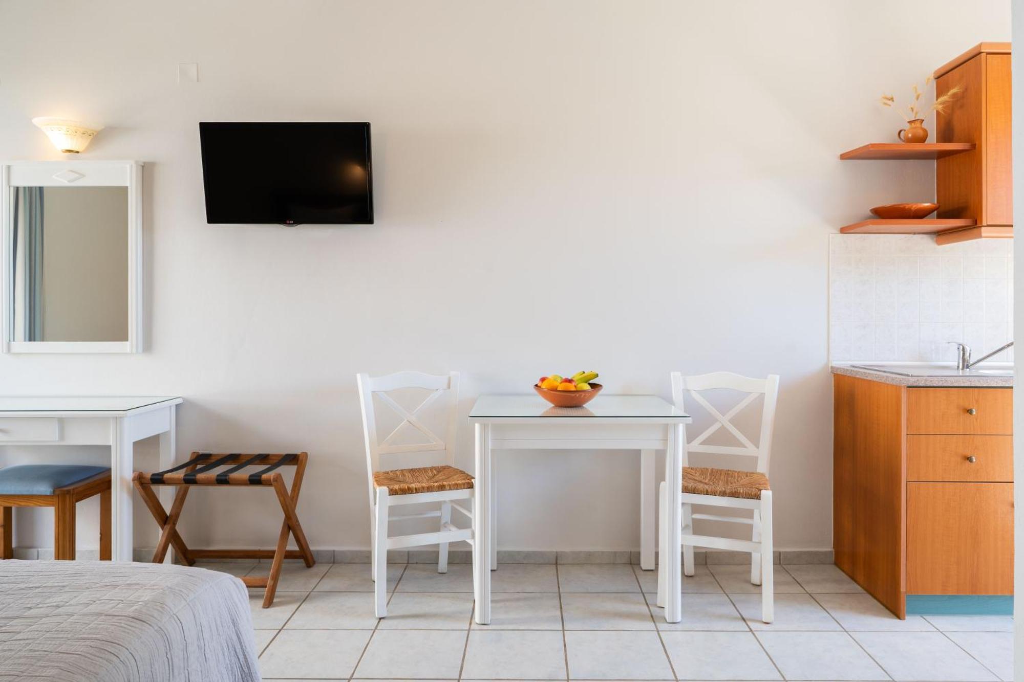 Medousa Studio & Apartments Плакиас Экстерьер фото