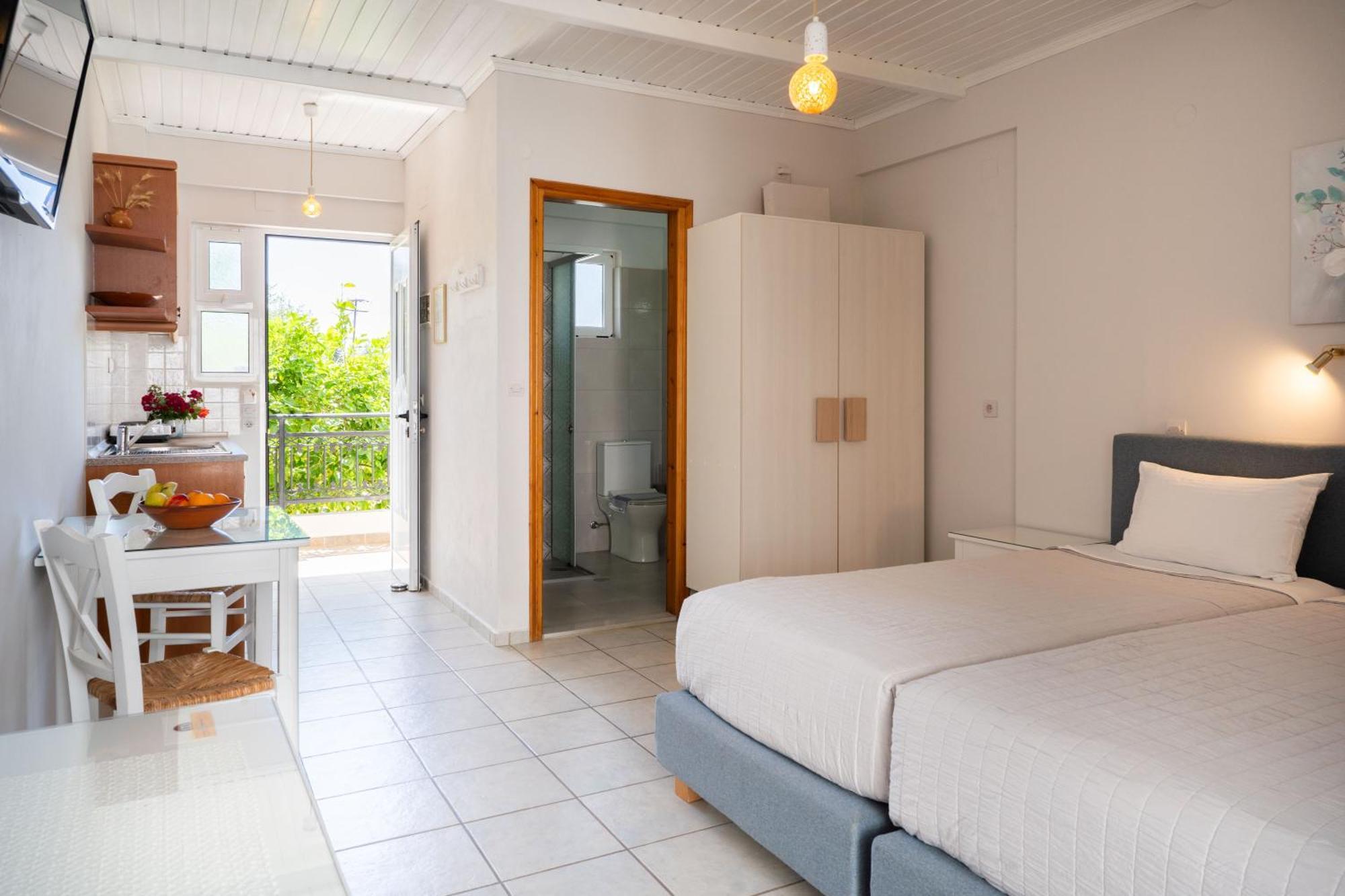 Medousa Studio & Apartments Плакиас Экстерьер фото