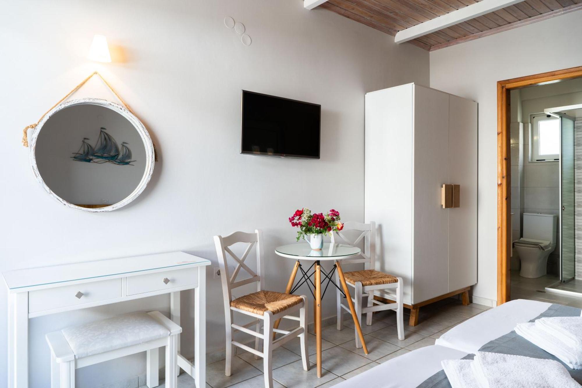 Medousa Studio & Apartments Плакиас Экстерьер фото