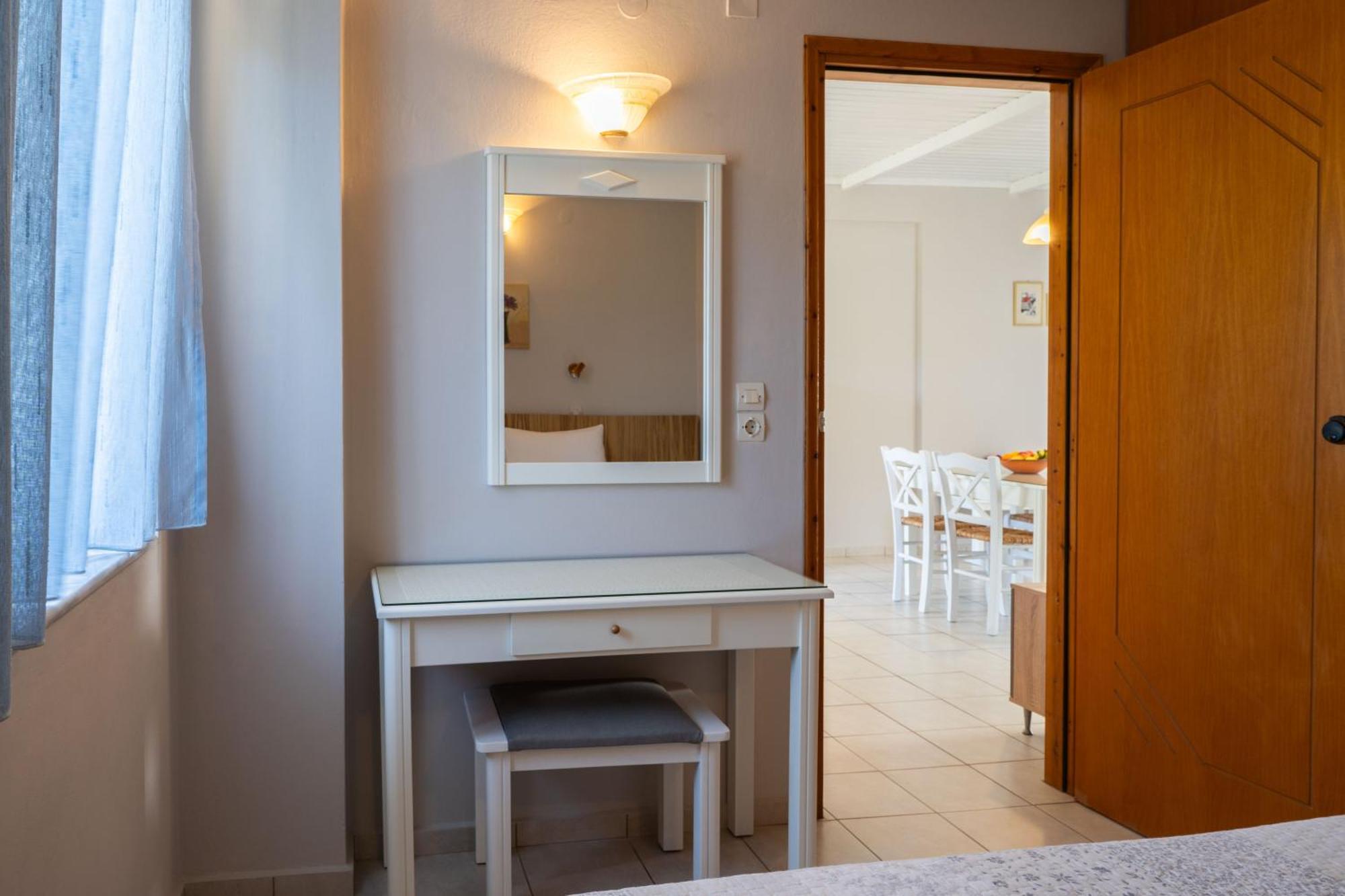 Medousa Studio & Apartments Плакиас Экстерьер фото