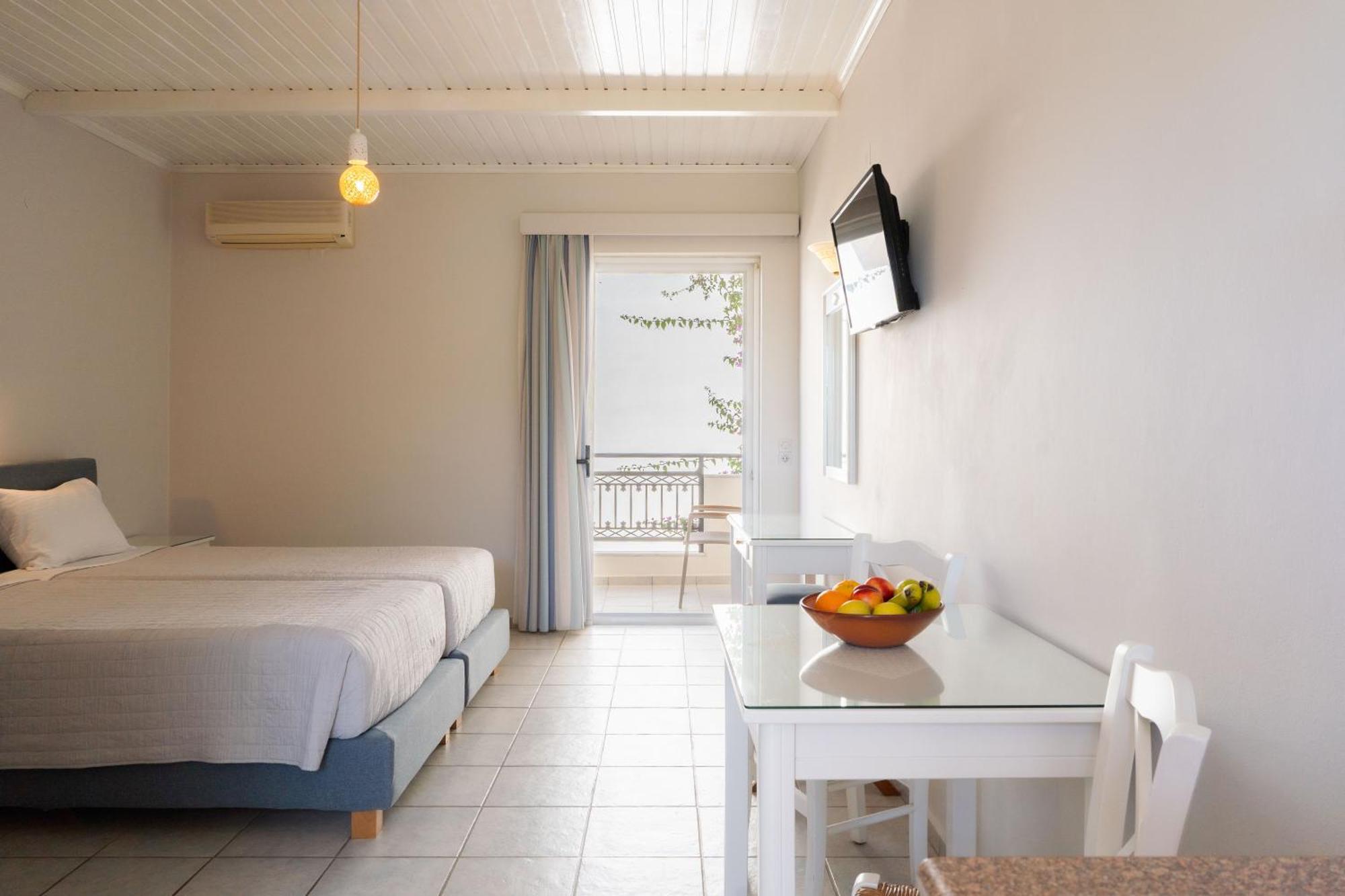 Medousa Studio & Apartments Плакиас Экстерьер фото