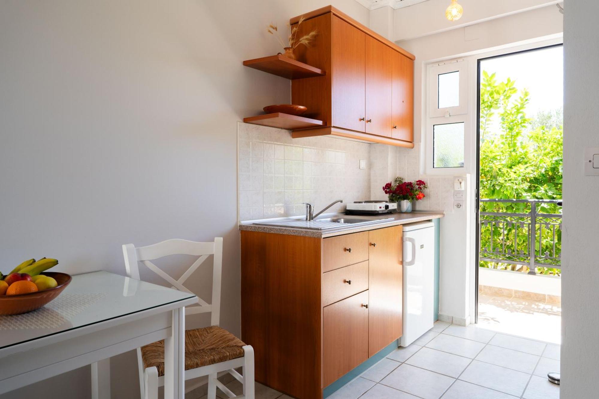Medousa Studio & Apartments Плакиас Экстерьер фото