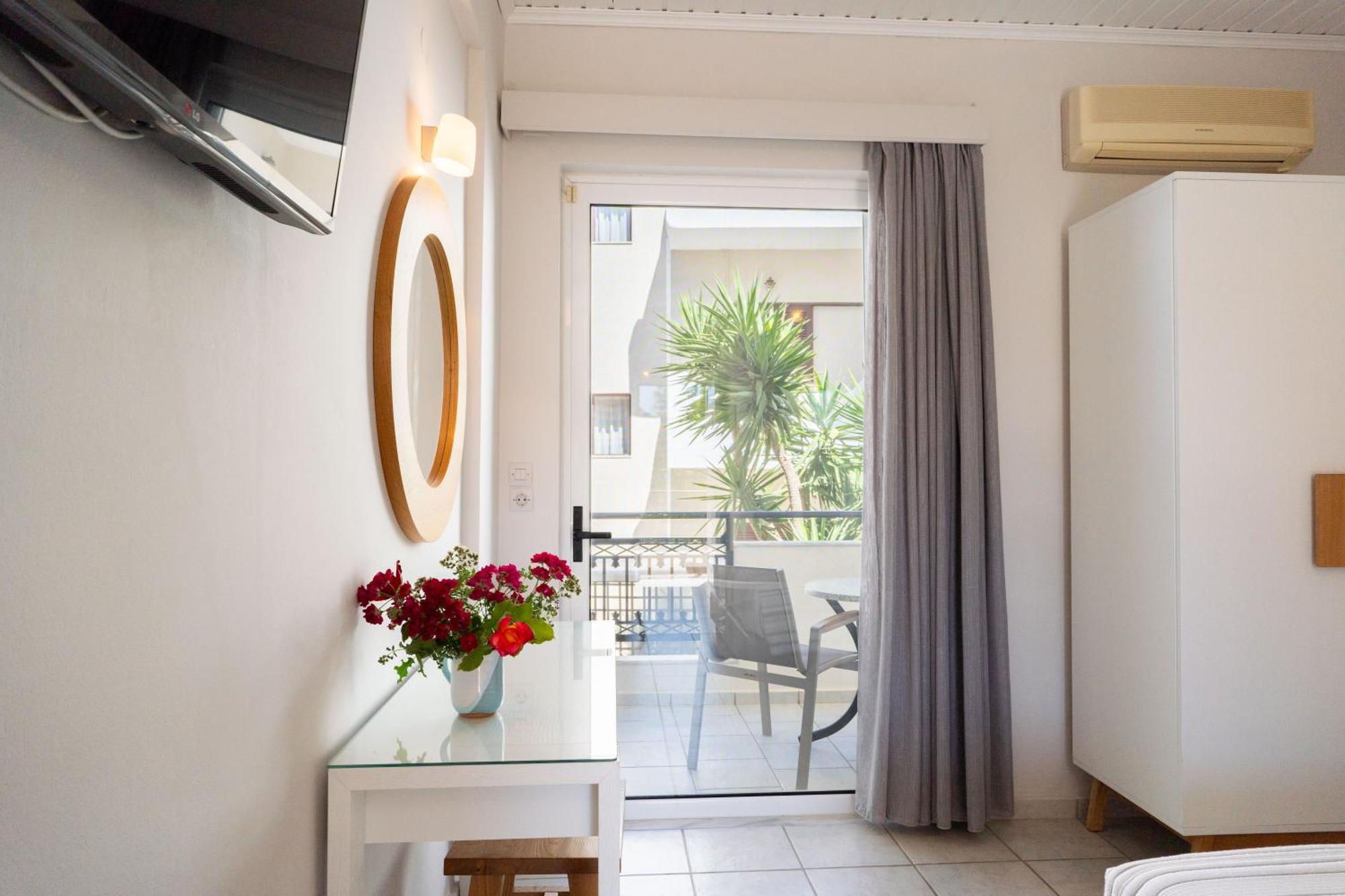 Medousa Studio & Apartments Плакиас Экстерьер фото