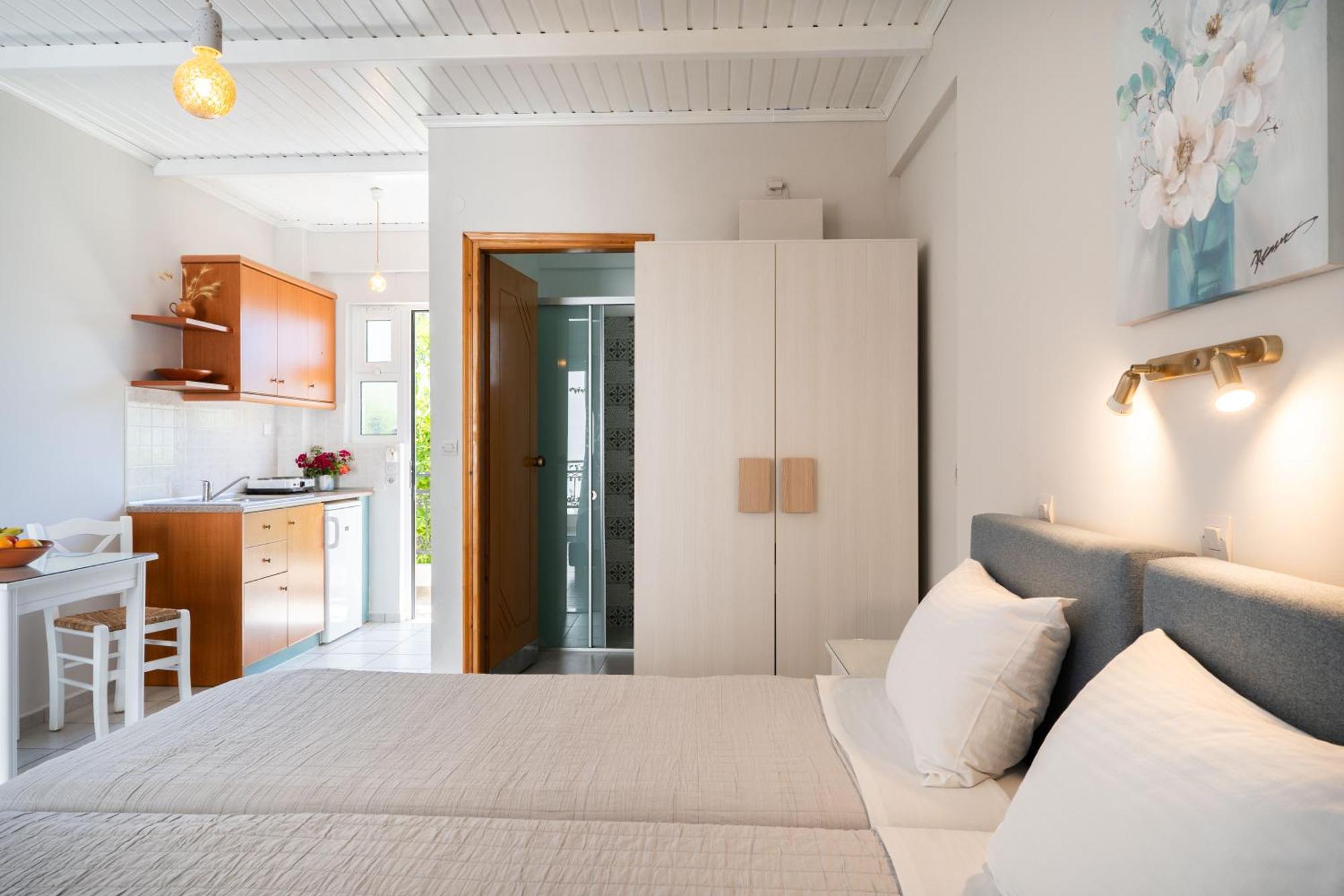 Medousa Studio & Apartments Плакиас Экстерьер фото
