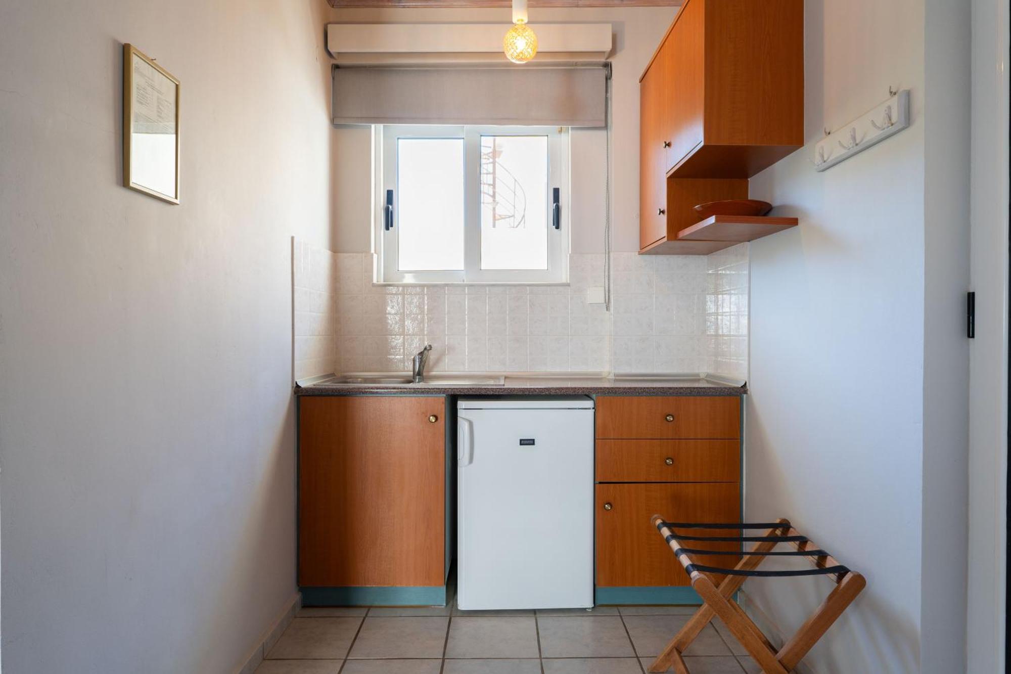 Medousa Studio & Apartments Плакиас Экстерьер фото