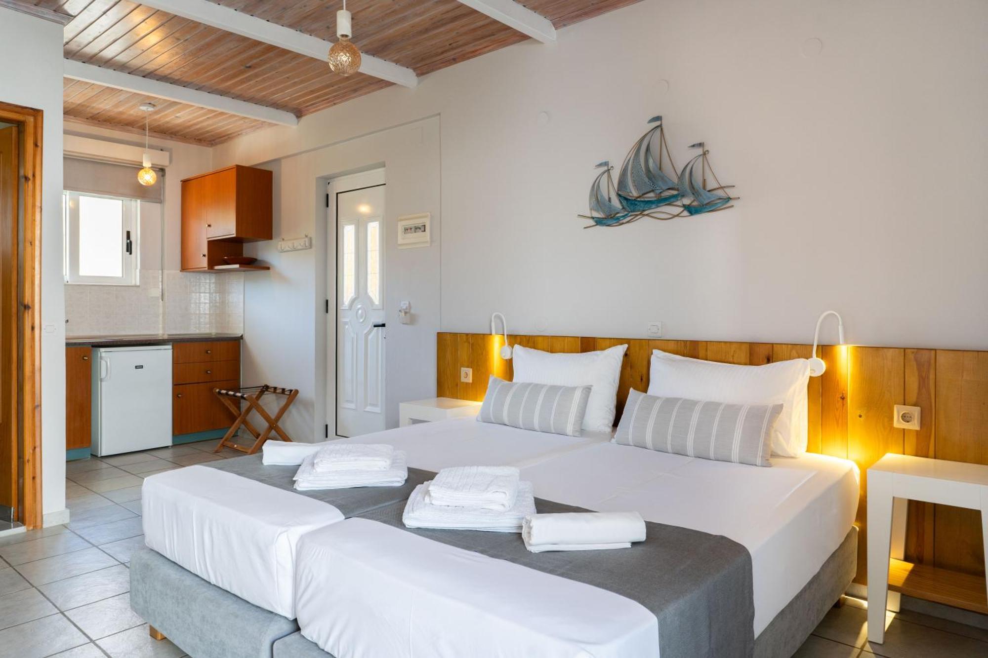 Medousa Studio & Apartments Плакиас Экстерьер фото