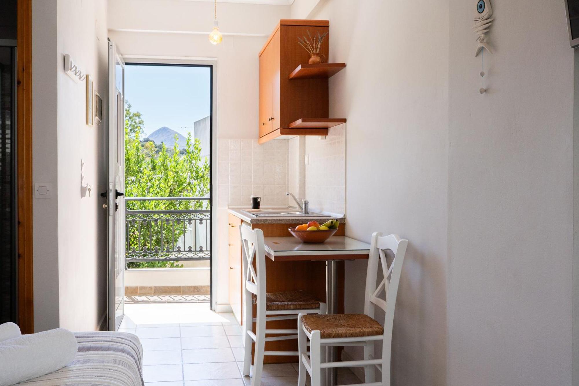 Medousa Studio & Apartments Плакиас Экстерьер фото