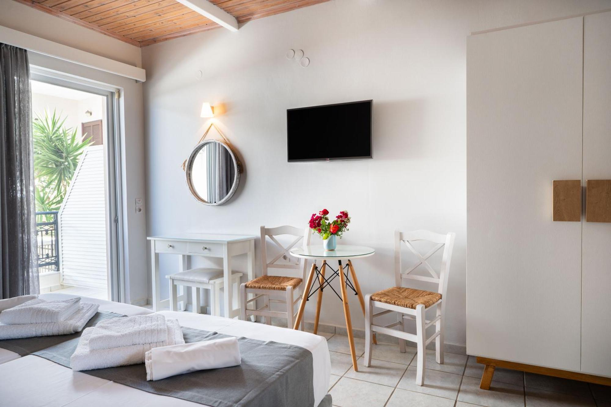 Medousa Studio & Apartments Плакиас Экстерьер фото