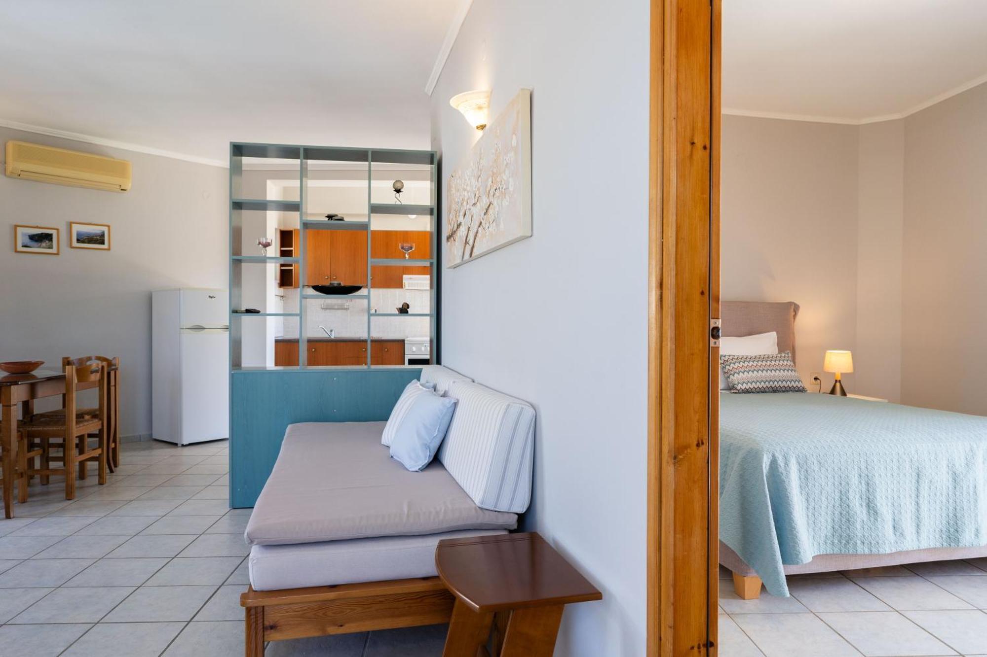 Medousa Studio & Apartments Плакиас Экстерьер фото