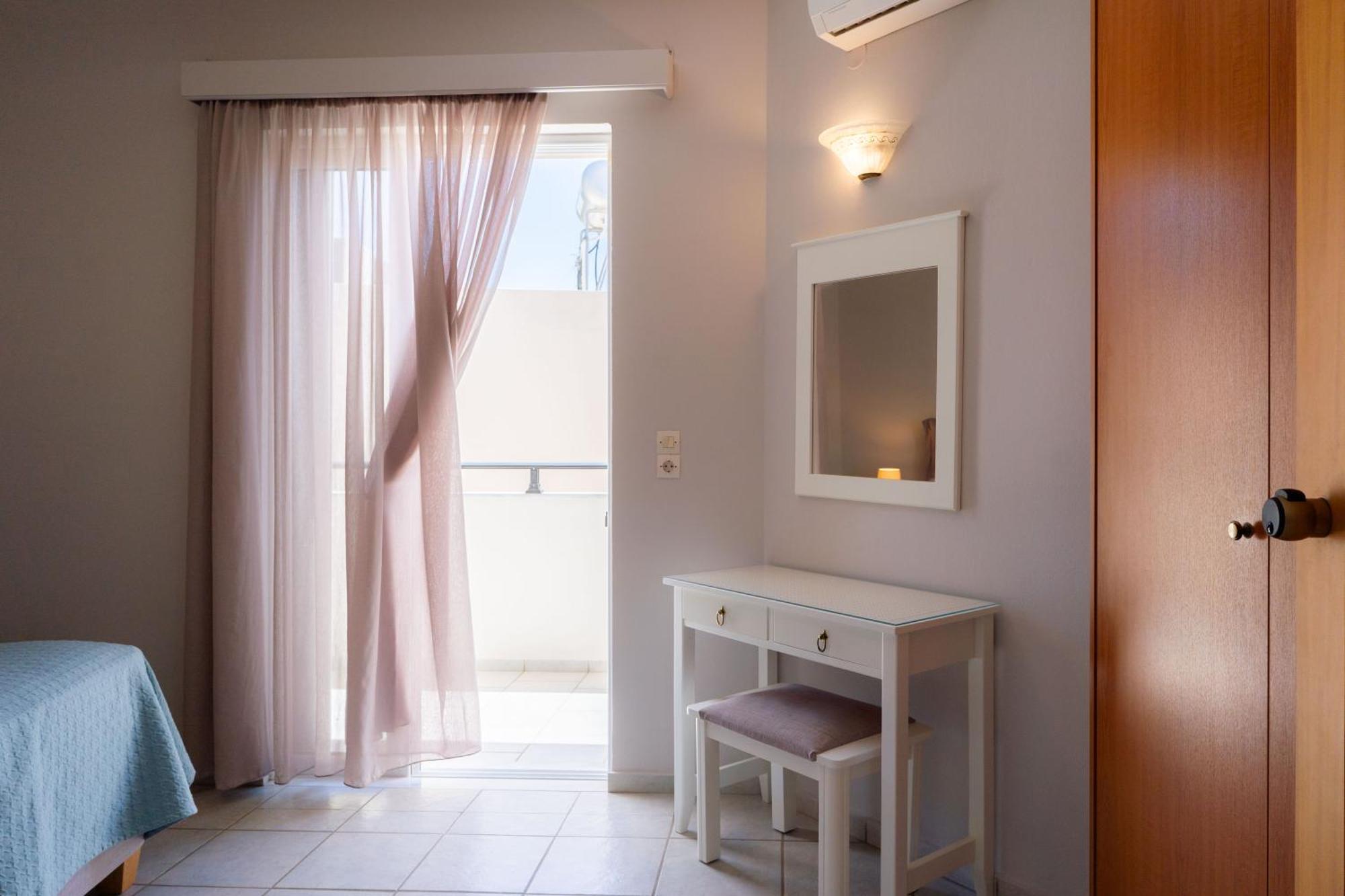 Medousa Studio & Apartments Плакиас Экстерьер фото