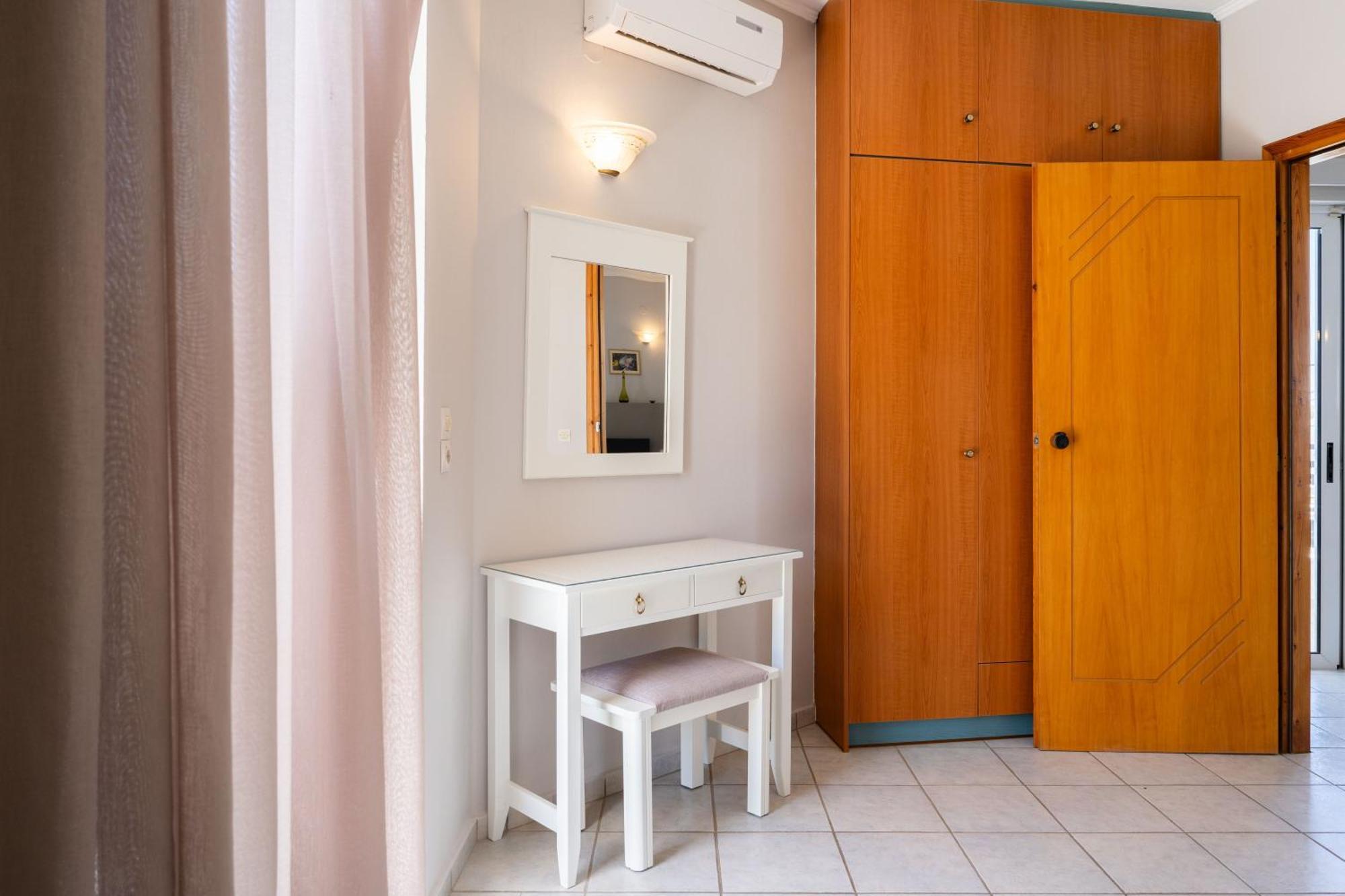 Medousa Studio & Apartments Плакиас Экстерьер фото